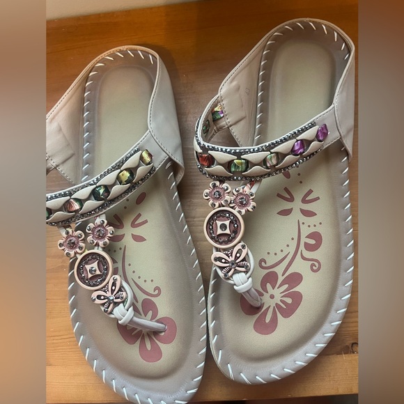 Women’s sandals BRAND NEW! Never worn. - Picture 1 of 5